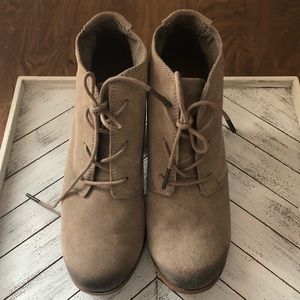 Toms suede tie up ankle boots